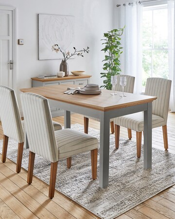 Julipa Ashford Dining Table with 4 Everly Chairs