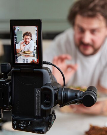 Canon EOS R50 APS-C Mirrorless Camera inc RF-S 18-45mm Lens Creator Kit - Black