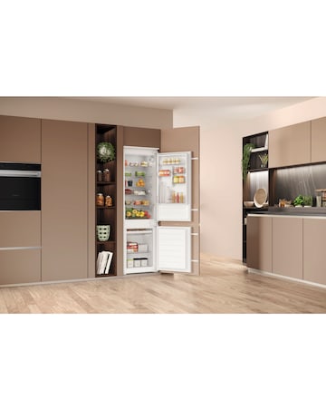 Hotpoint HTC18D011A1 Integrated 70/30 Fridge Freezer - White