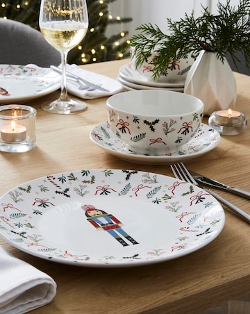 Merry Berries & Bows Nutcracker 12 Piece Dinner Set