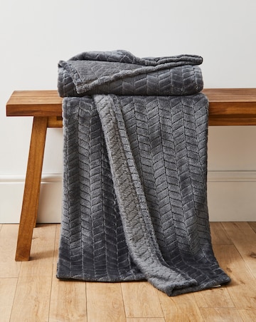 Embossed Jacquard Fleece Throw - Charcoal