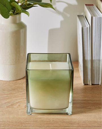 Fig & Apple Scented Medium Candle