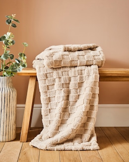 Gray &amp; Osbourn Chequerboard Fleece Throw