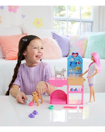 Barbie Fast Cast Vet Clinic Doll and Accessories Playset