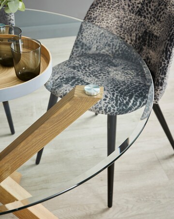 Bodie Dining Table with 4 Savannah Chairs