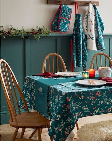 Catherine Lansfield Holly and Mistletoe Table Cloth