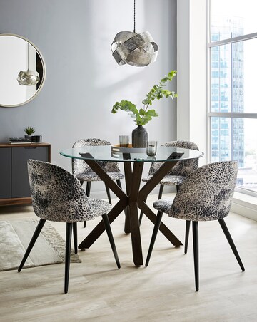 Bodie Dining Table with 4 Savannah Chairs