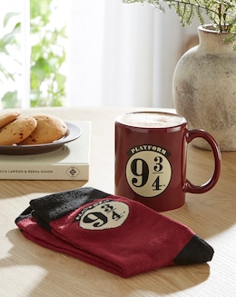 Harry Potter (Platform 9 3/4) Mug &amp; Sock Set