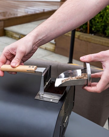 Zanussi BBQ Pizza Oven with Paddle & Cover