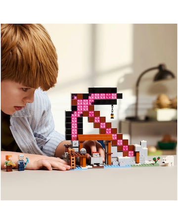 LEGO Minecraft The Pickaxe Mine Gamer-Room Decor, Axe Building Toy 21277