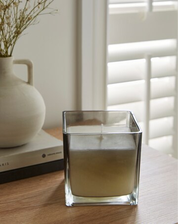 Bergamot & Oud Scented Medium Candle