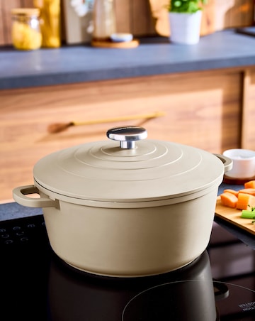 Morphy Richards Cast Aluminium 24cm Cream Casserole Dish