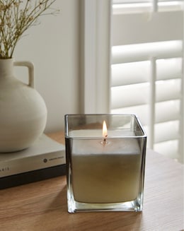 Bergamot &amp; Oud Scented Medium Candle