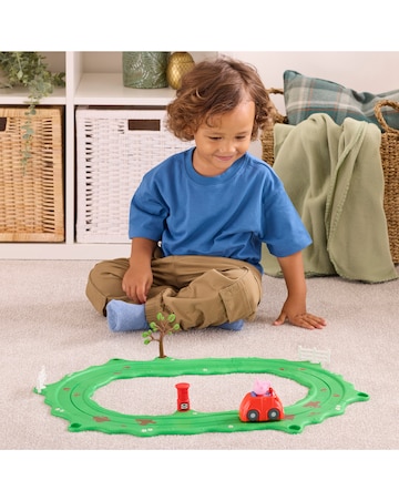 Peppa Pig Whizz-Around - Peppa's Little Red Car Set