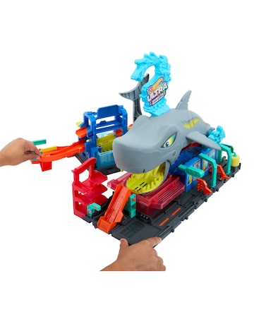 Hot Wheels City Ultra Shark Car Wash