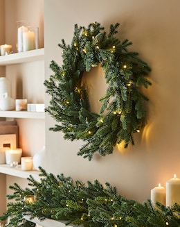 Helsinki Pre Lit Real Look Wreath