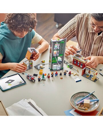 LEGO Marvel Spider-Man vs. Oscorp, Kids' Super Hero Building Kit Gift 76324