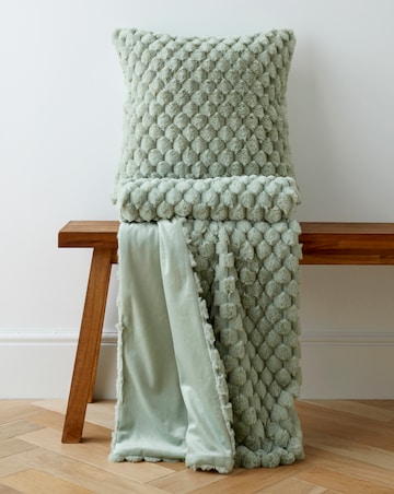 Scallop Faux Fur Throw - Sage Green