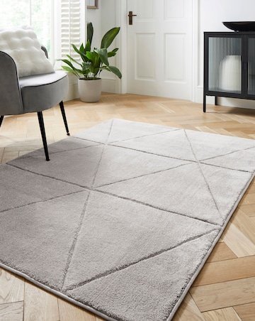 Sara Carved Triangle Rug