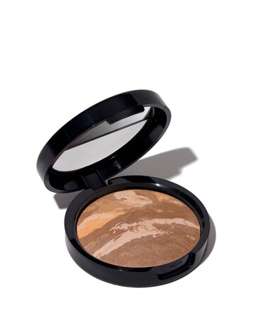 Laura Geller Baked Balance-n-Brighten Colour Correcting Foundation - Tan