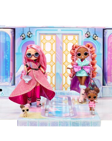 L.O.L. Surprise OMG Fashion Show Mega Runway Playset