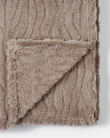 Textured Wavy Fleece Throw - Mink