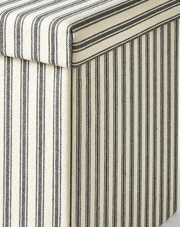 Striped Storage Cube