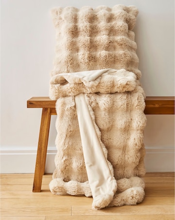 Bubble Faux Fur Throw - Natural