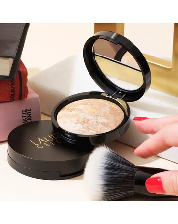 Laura Geller Baked Balance-n-Brighten Colour Correcting Foundation - Deep