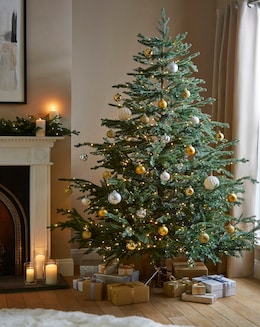 Helsinki Pre Lit Real Look Christmas Tree