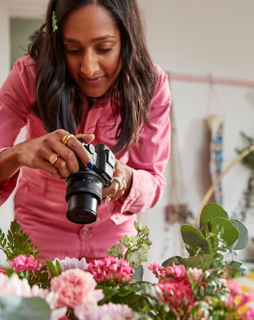 Canon EOS R50 APS-C Mirrorless Camera inc RF-S 18-45mm Lens Creator Kit - Black