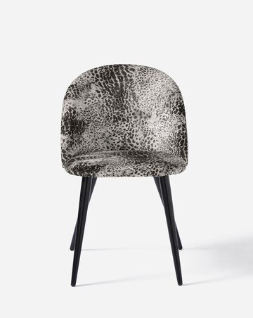 Brock Dining Table with 6 Savannah Chairs