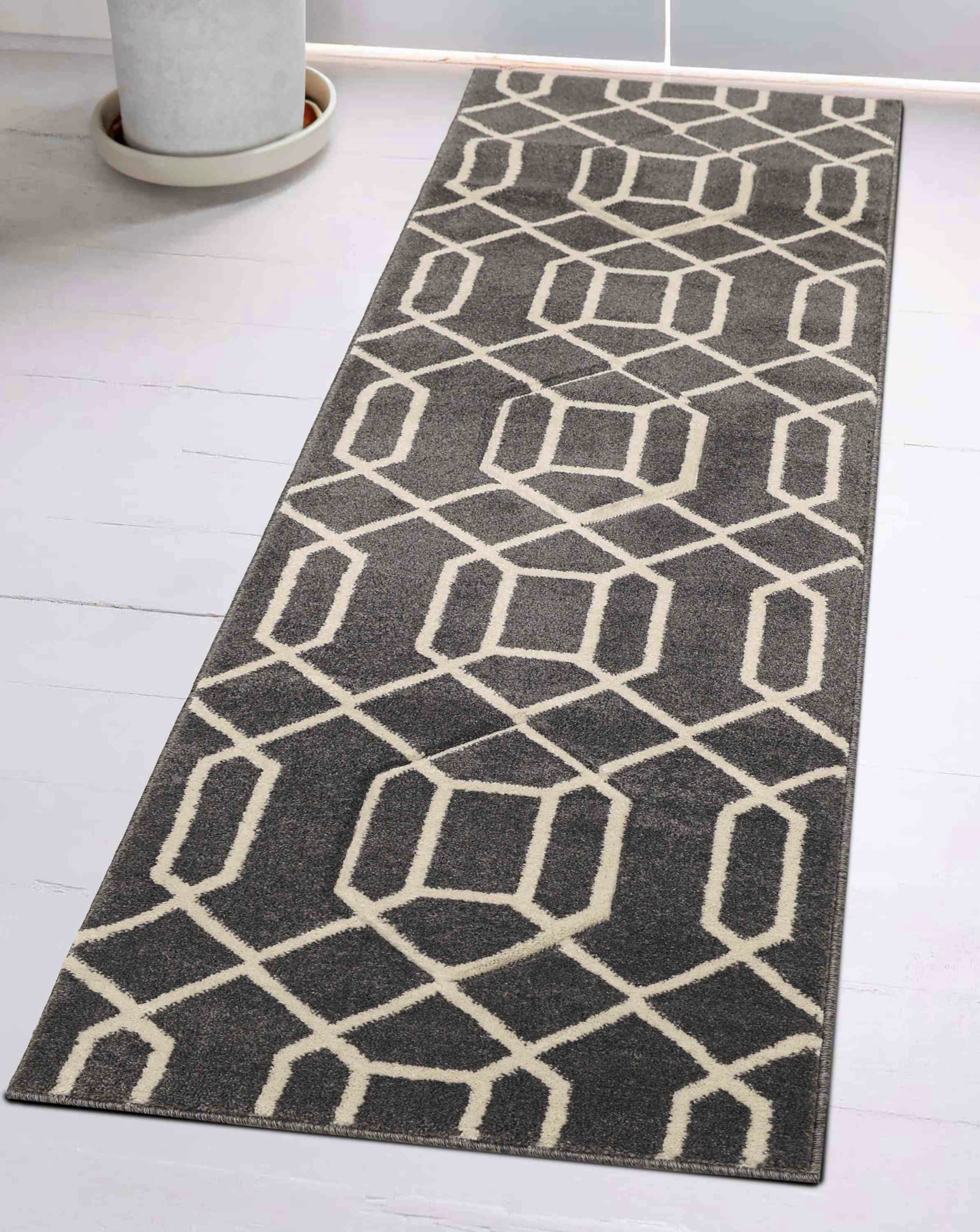 Newport Lattice Geometric Runner