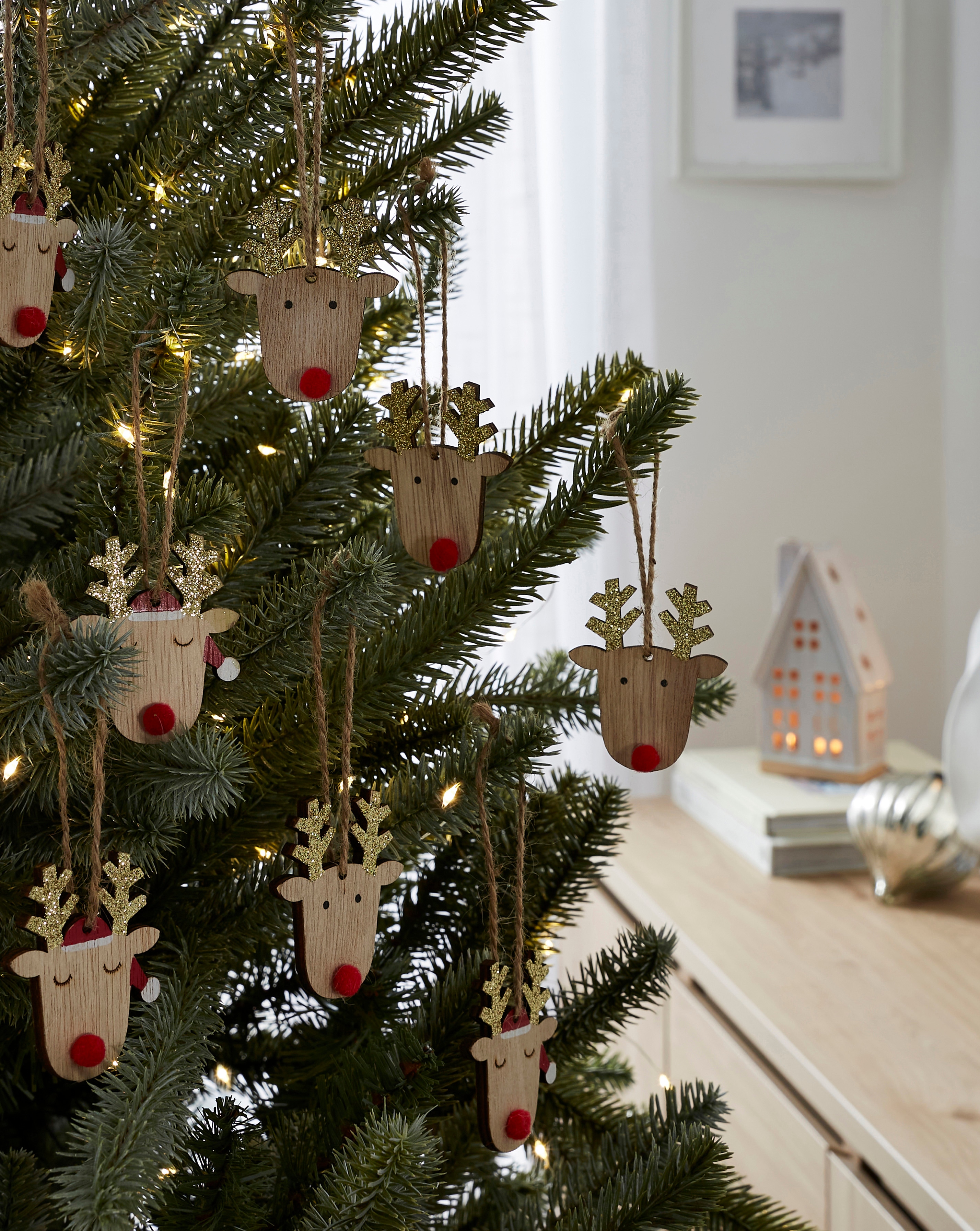 Gisela Graham 8 Wood Reindeer Decs