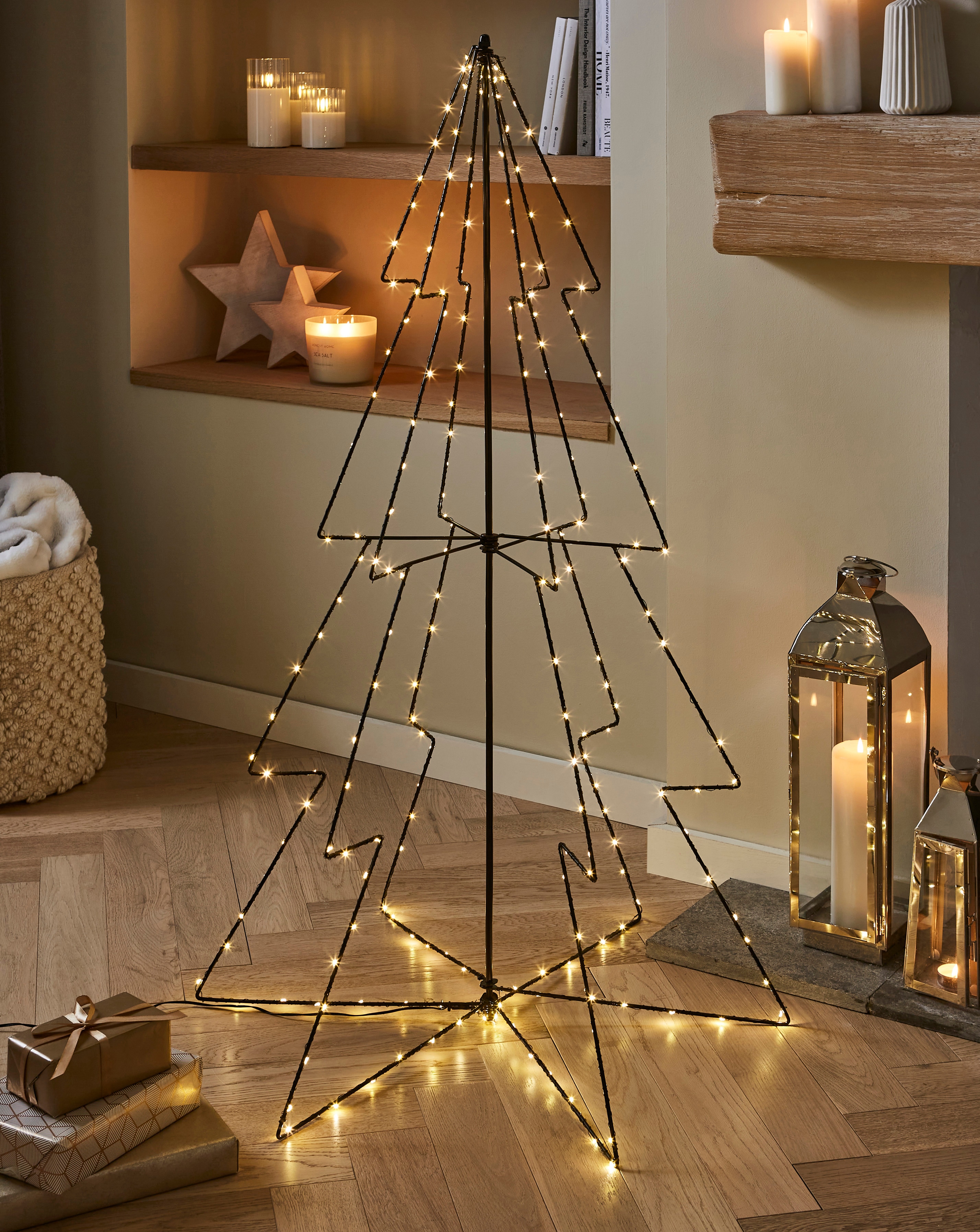 Indoor/Outdoor Lit Christmas Tree