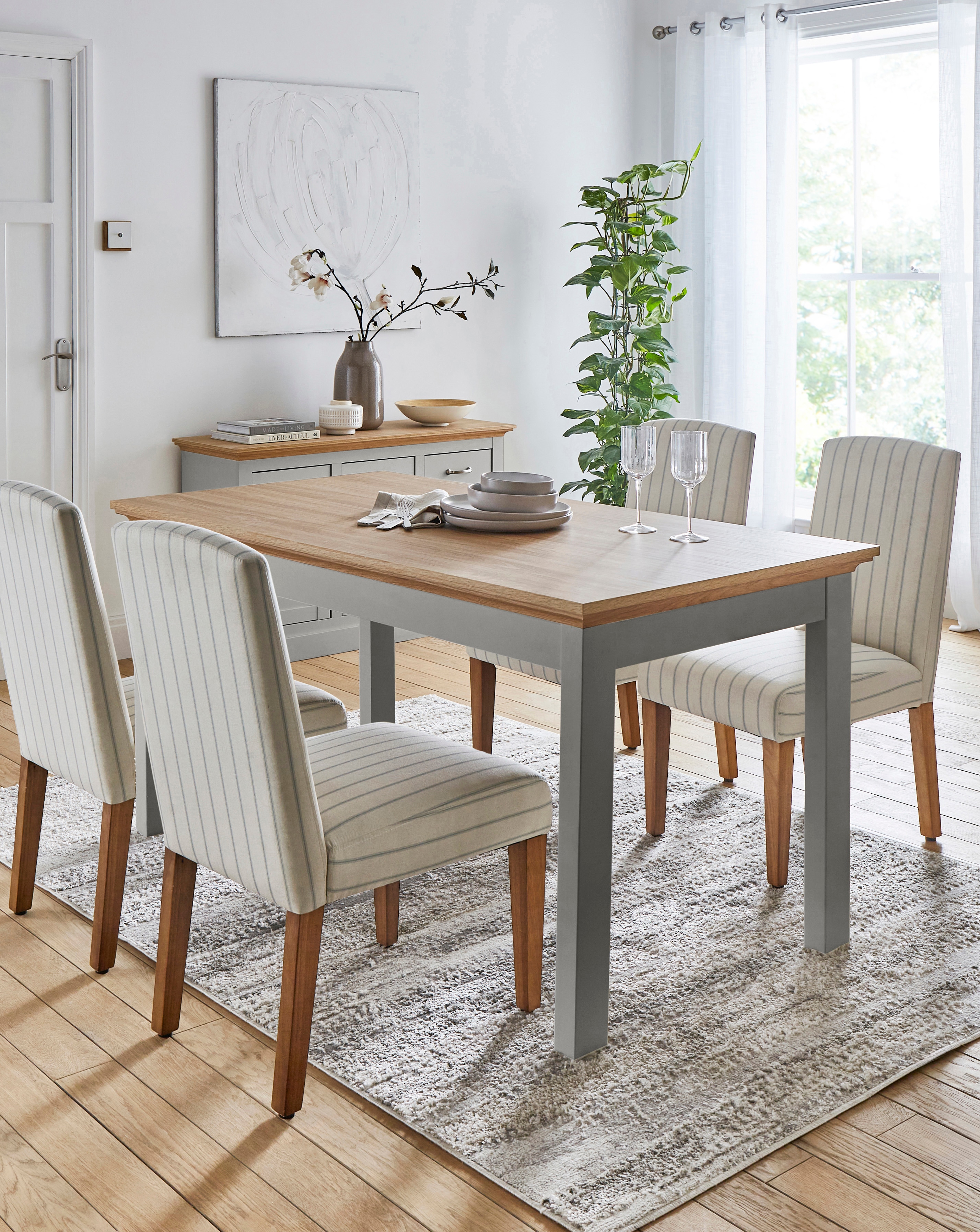 Julipa Ashford Table and 4 Everly Chairs