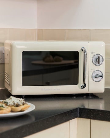 Russell Hobbs RHRETMM705C 17Litre Retro Manual Microwave - Cream