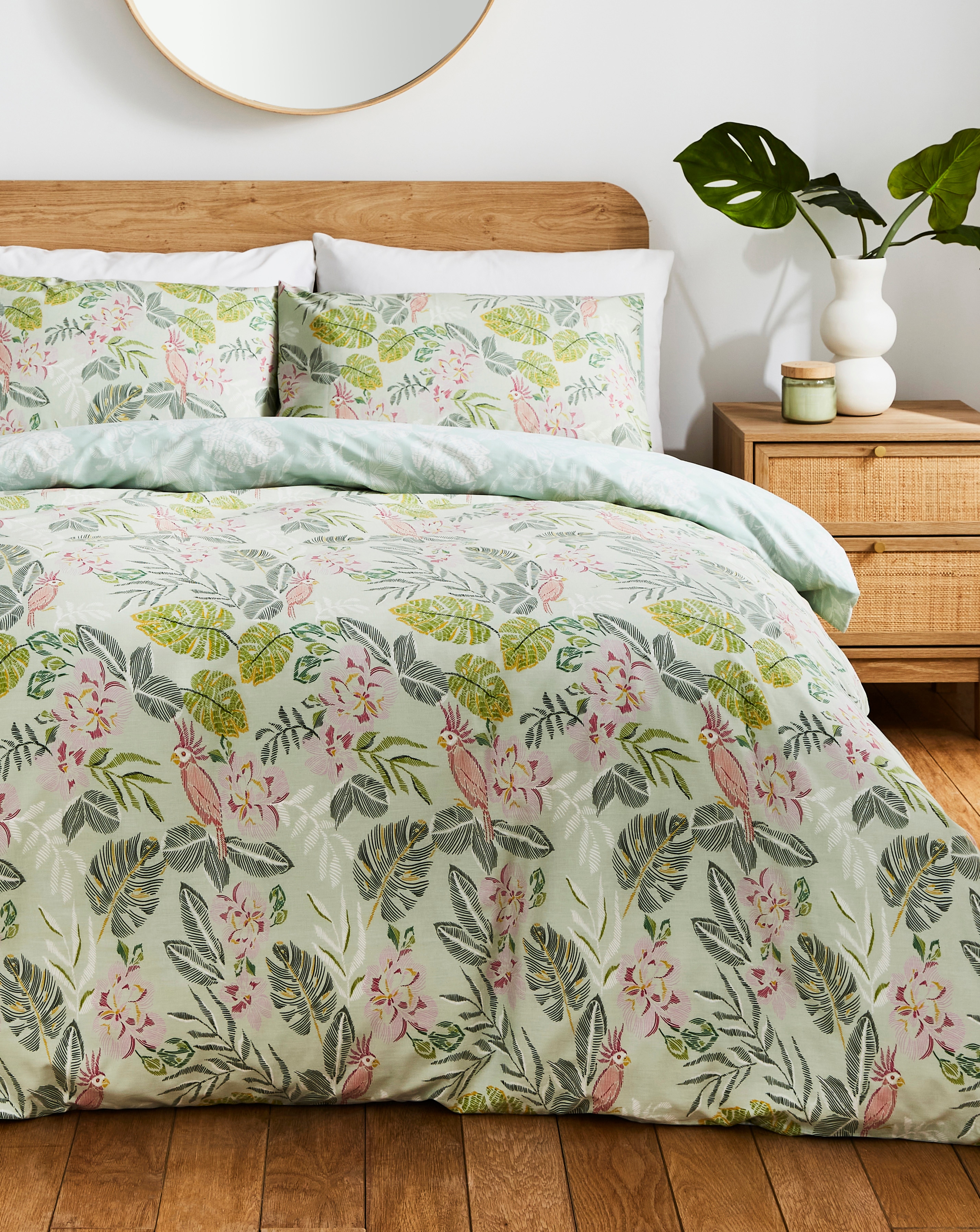 Tasmin Tropical Leaf Duvet Set