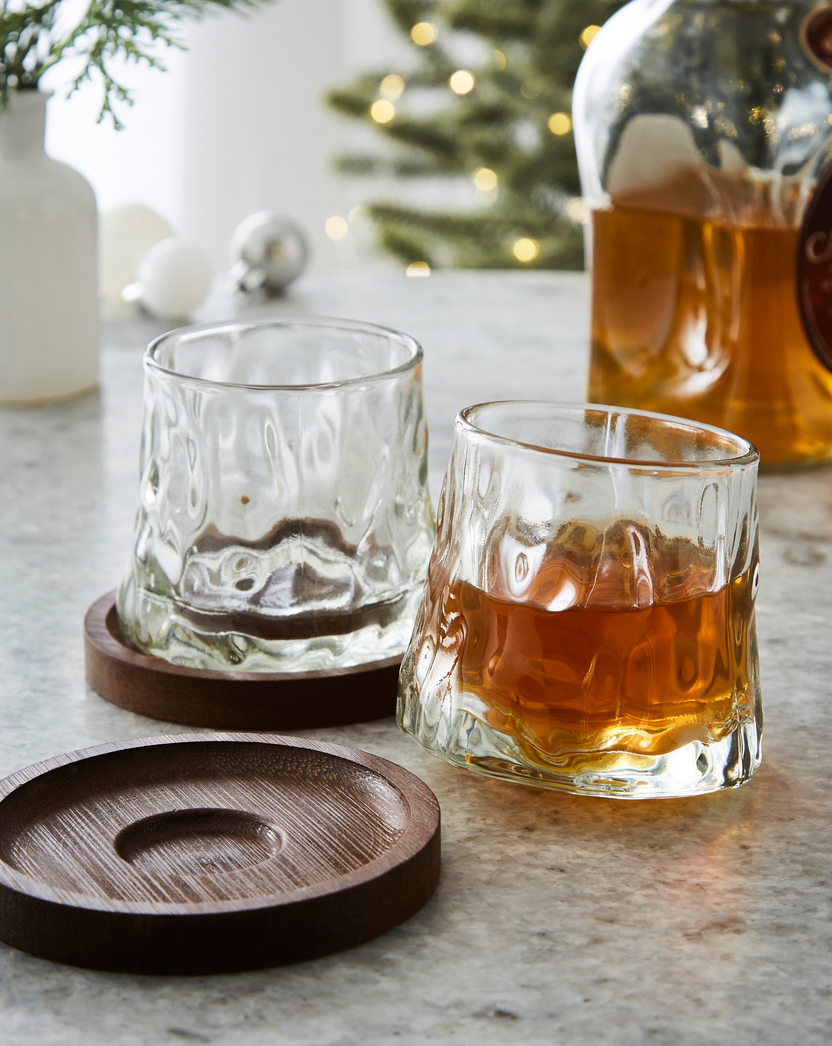 Rotating Whisky Glasses with Coaster