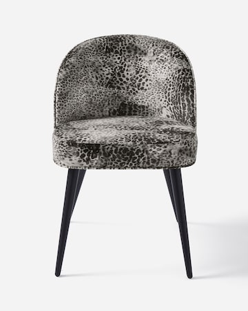 Brock Round Dining Table with 4 Savannah Chairs