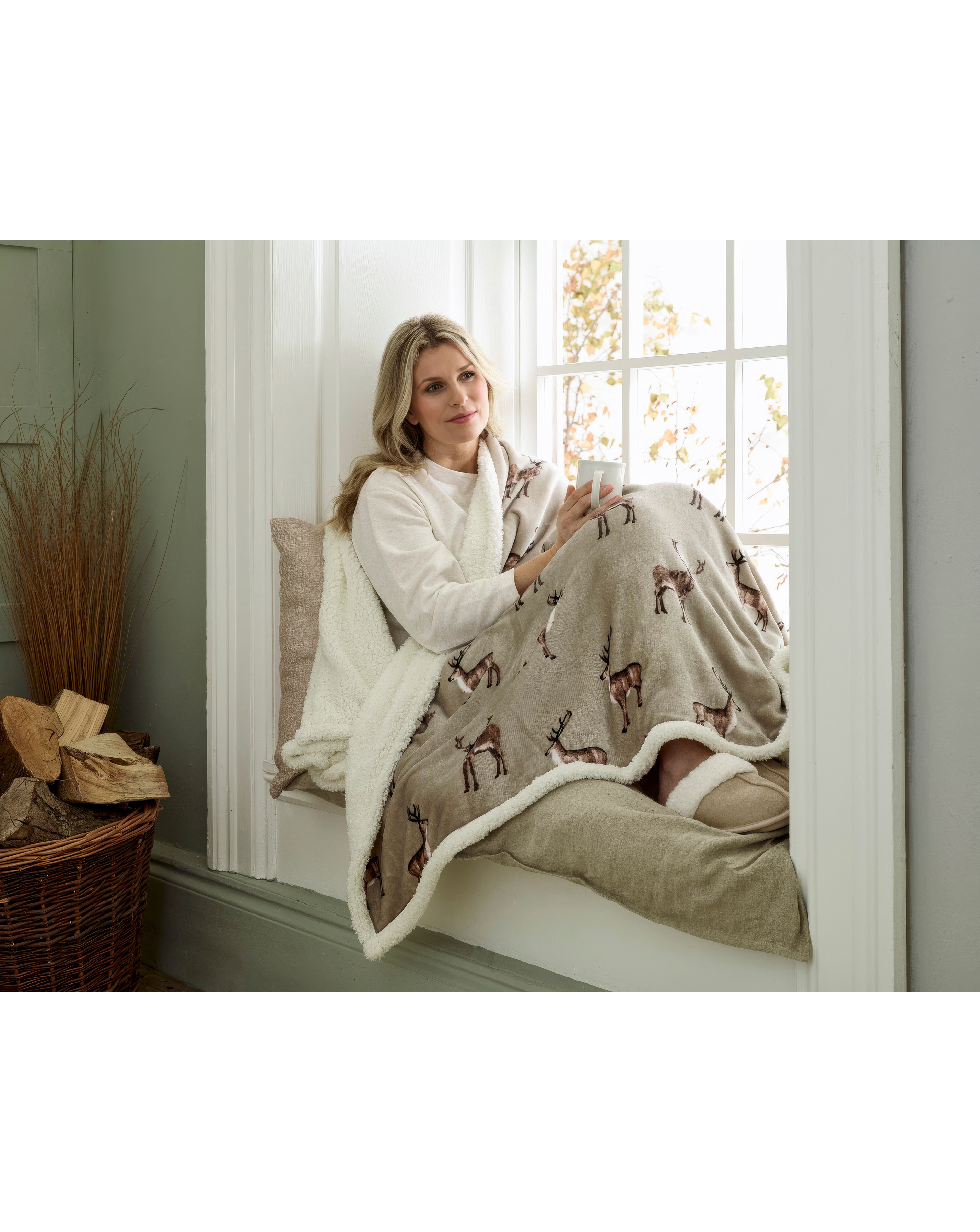 Stag Printed Fleece Heated Throw