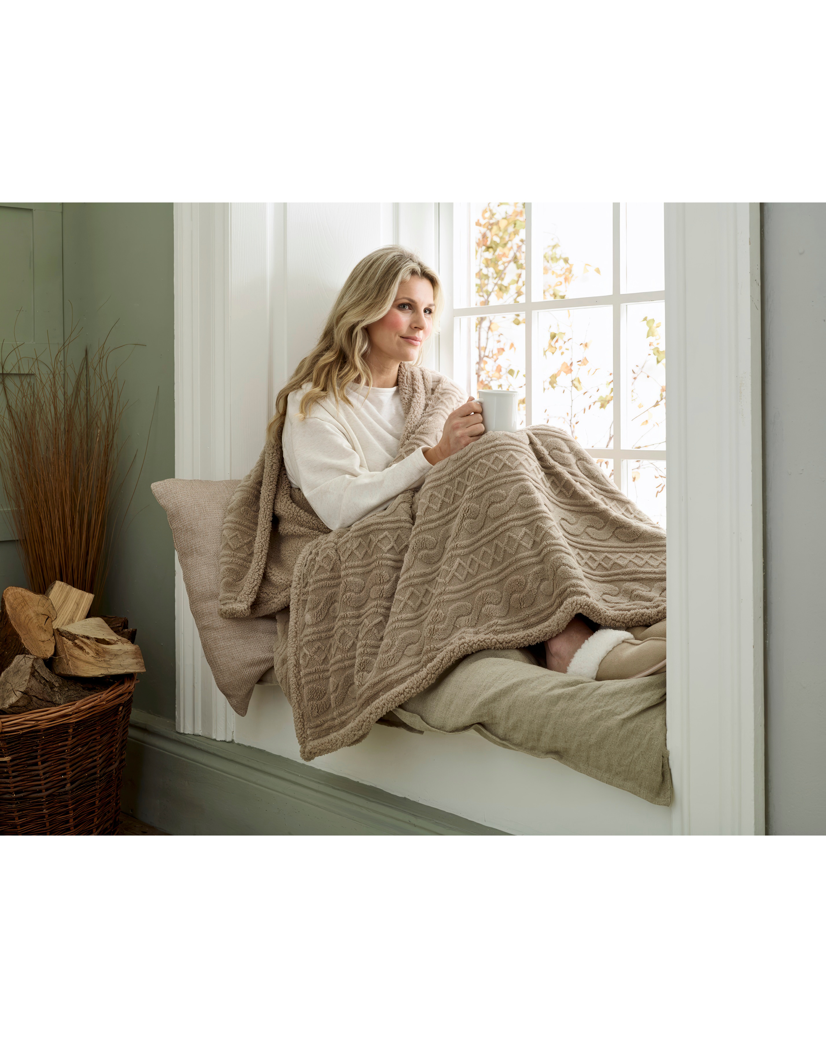 Cable Knit Sherpa Heated Throw