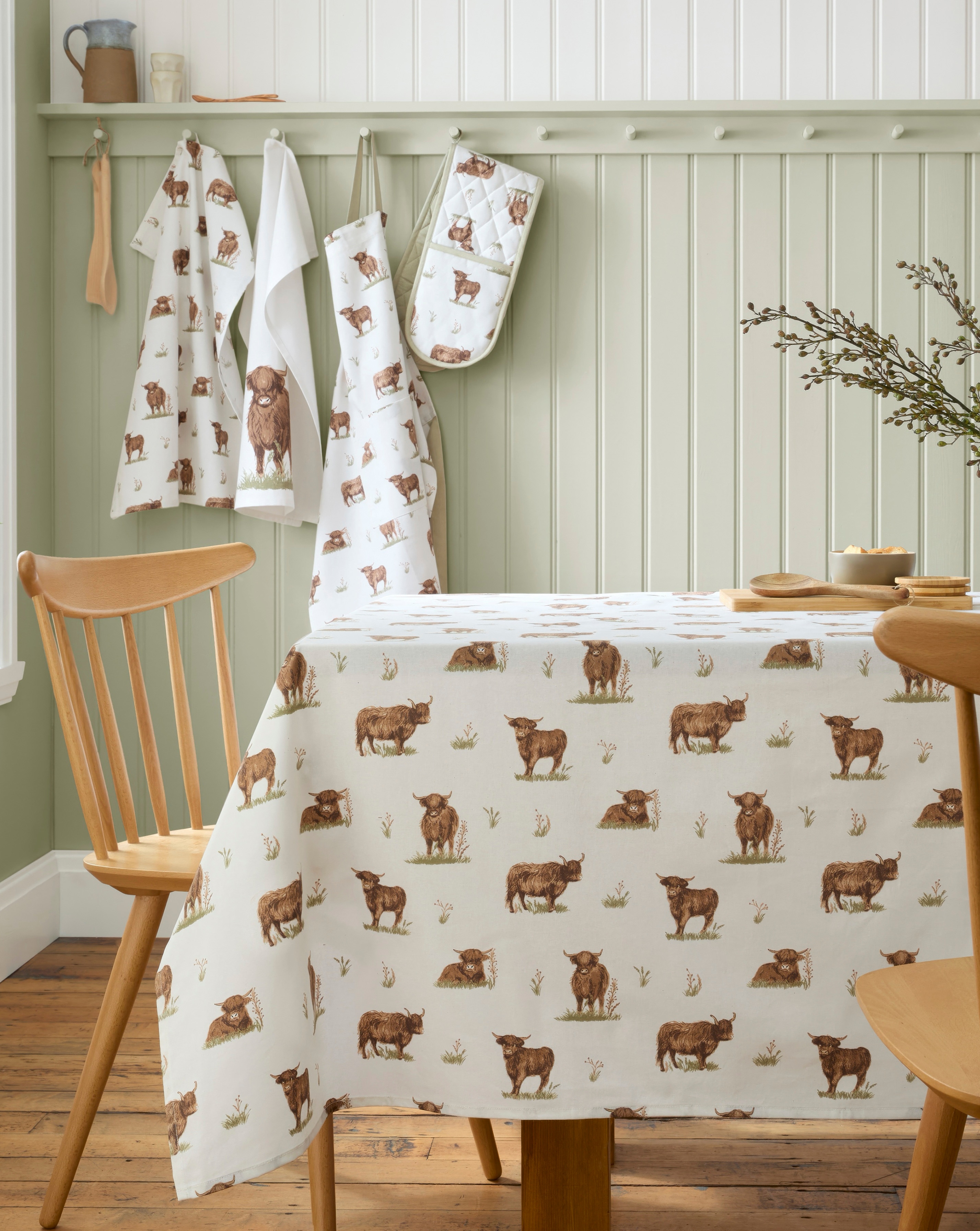 Angus Highland Cow Table Cloth