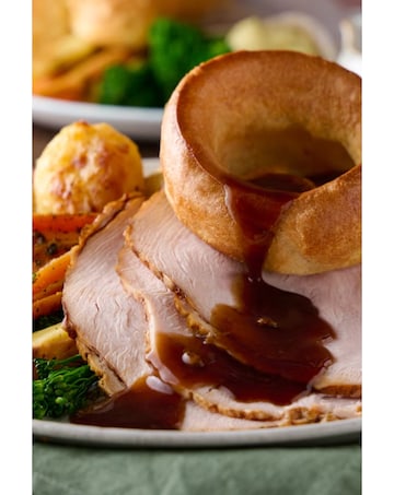 Sunday Roast and Wine for Two at a Traditional Pub E - Voucher - 60 Locations