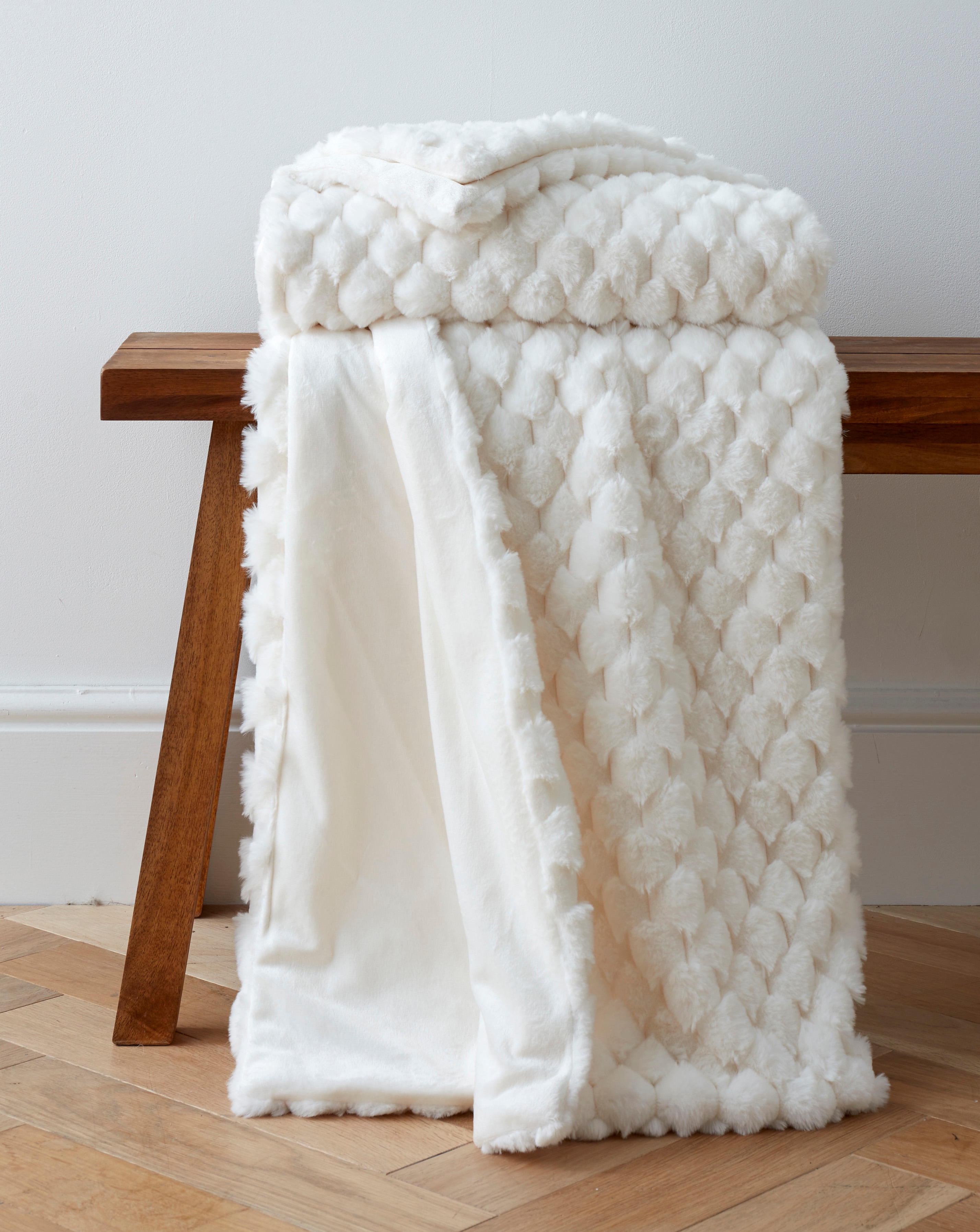 Scallop Faux Fur Throw - Ivory