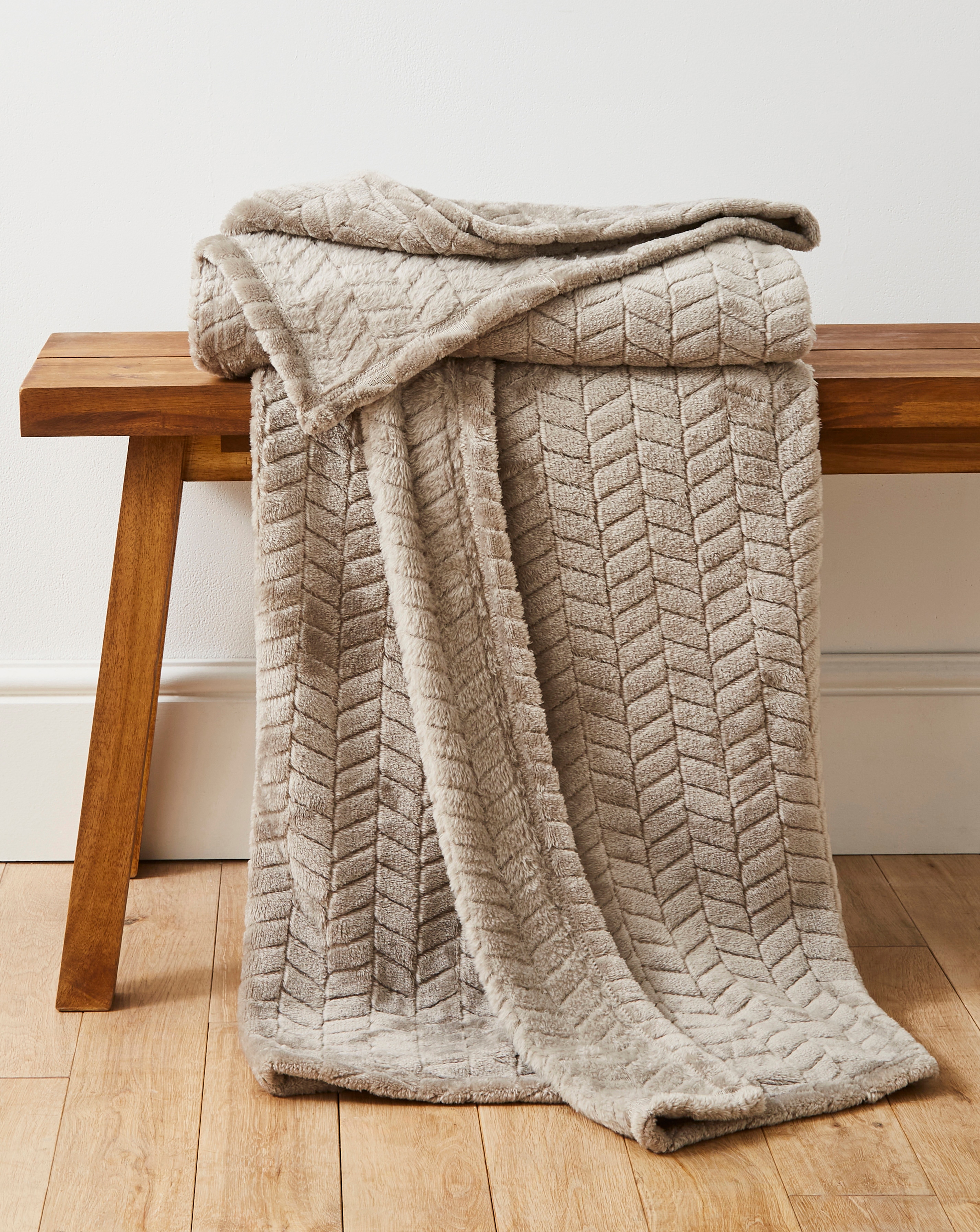 Embossed Jacquard Fleece Throw - Mink