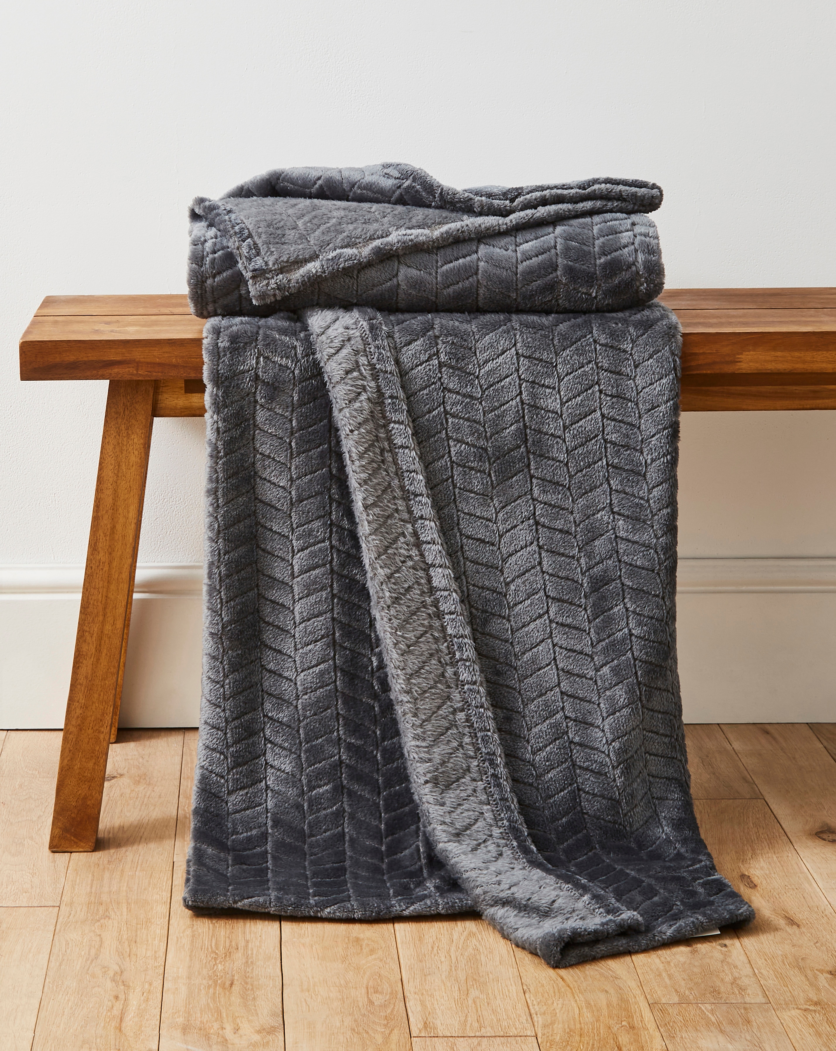 Embossed Jacquard Fleece Throw- Charcoal