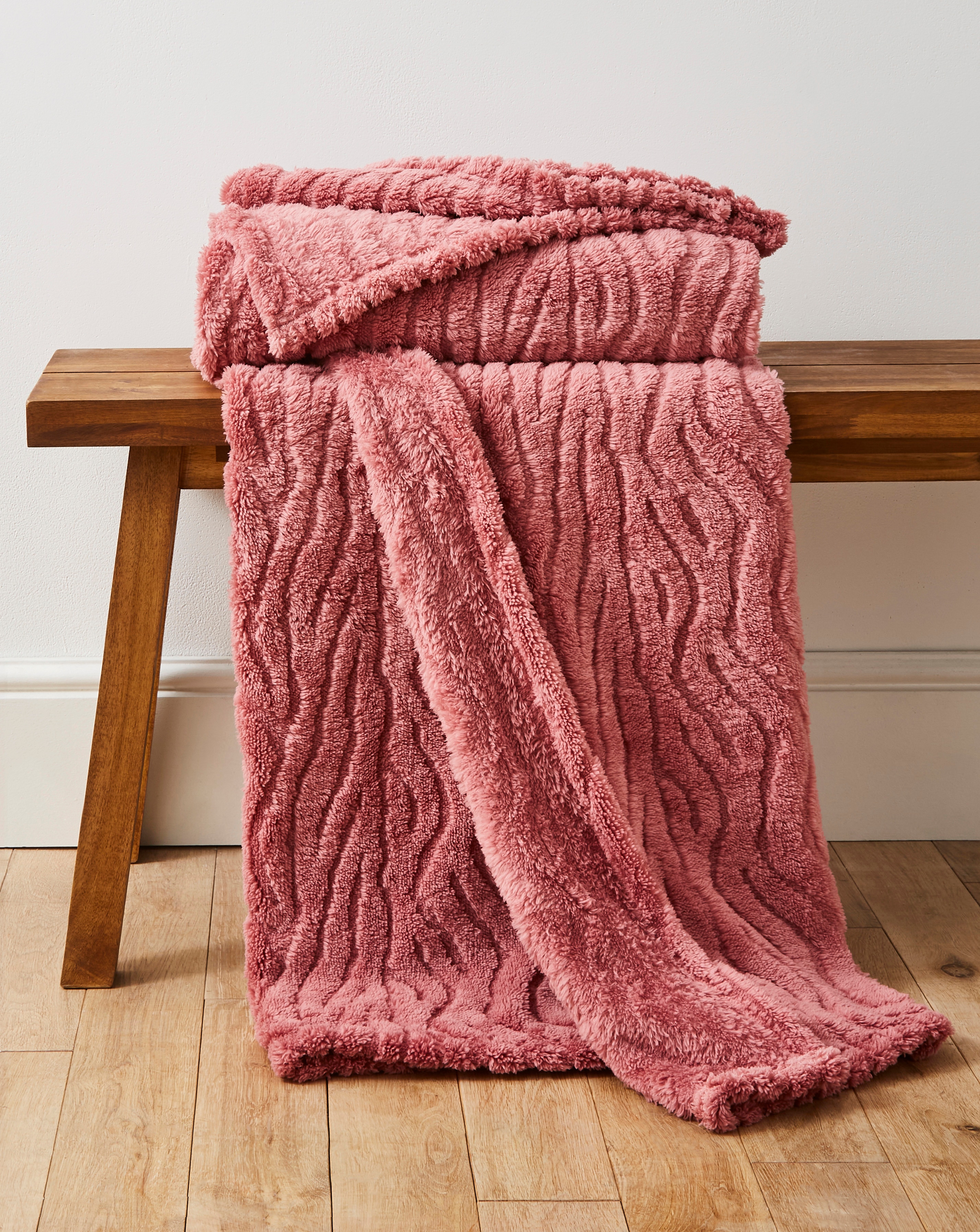 Textured Wavy Fleece Throw - Rose Pink